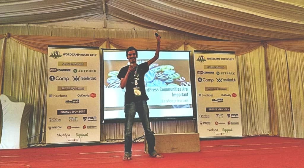 Hardeep Asrani on stage at a previous WordCamp event in Kochi.