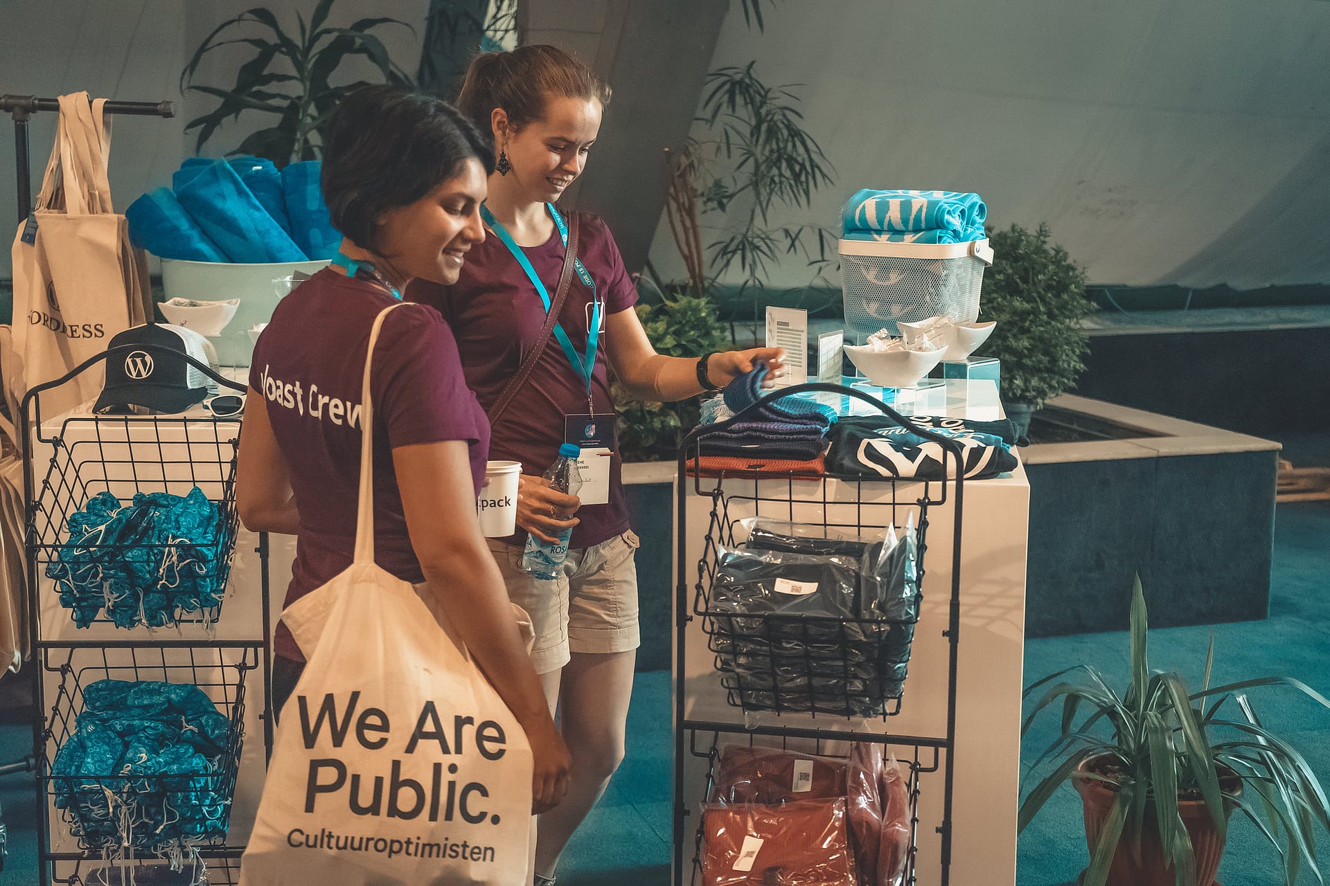 An attendee receiving an official WordCamp t-shirt.